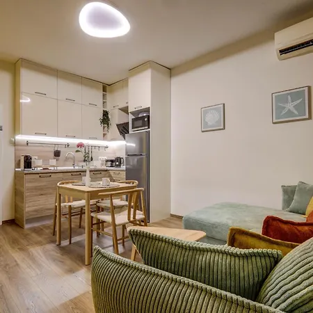 Premium Center By Apartmax Warna