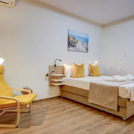 Premium Center By Apartmax Warna