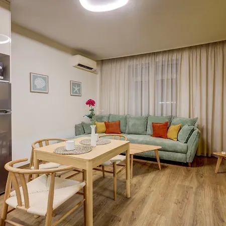 Premium Center By Apartmax Apartment Warna